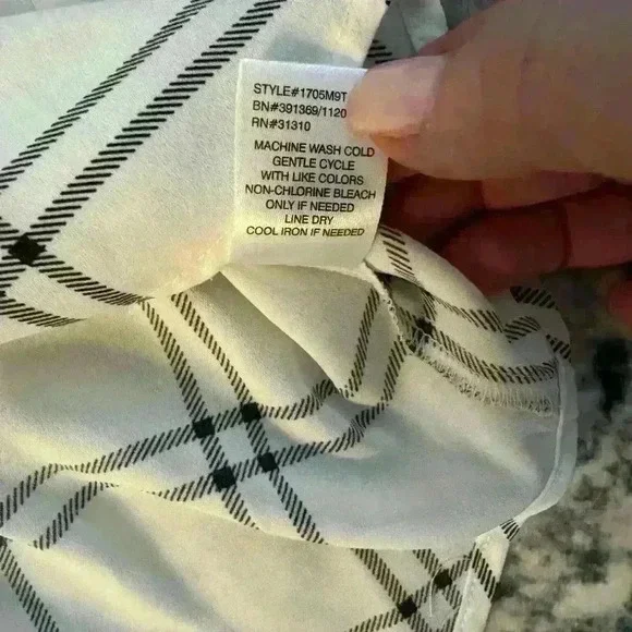 Lightweight black-and-white button-down - Picture 6 of 8